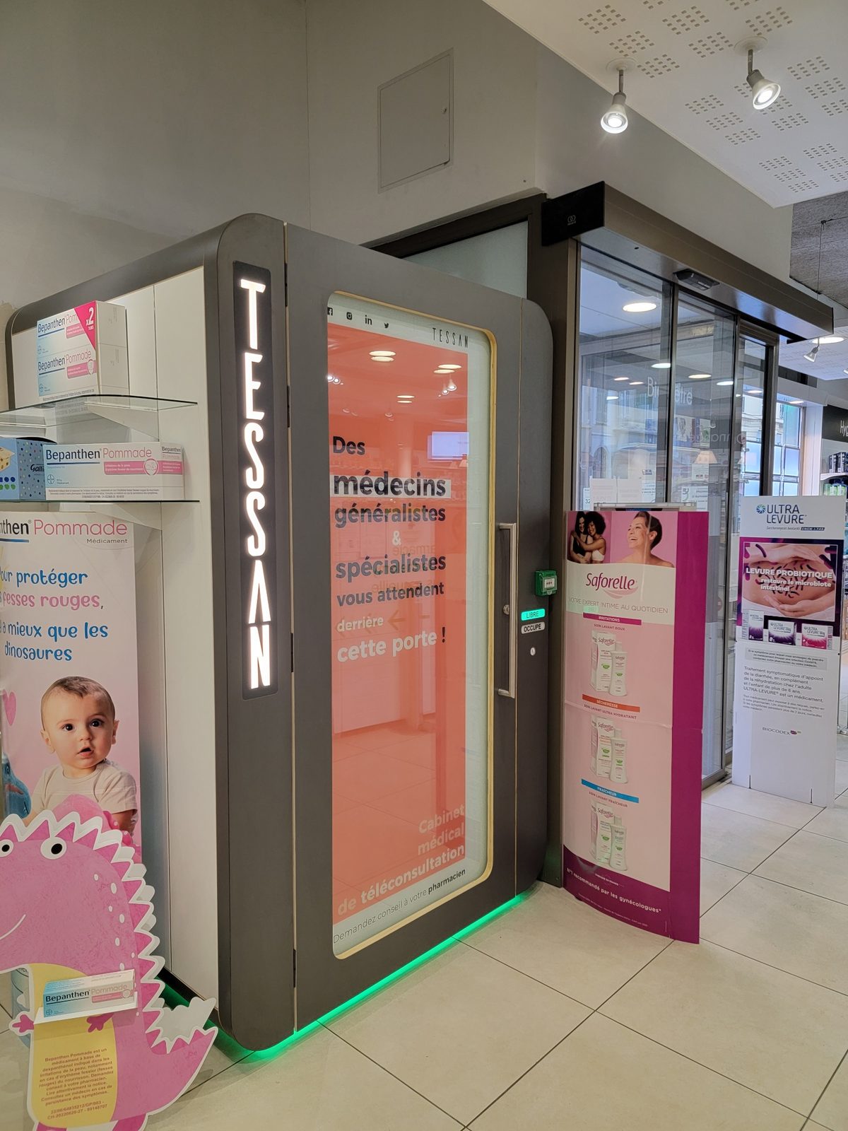 Cabine de téléconsultation installée dans la pharmacie
