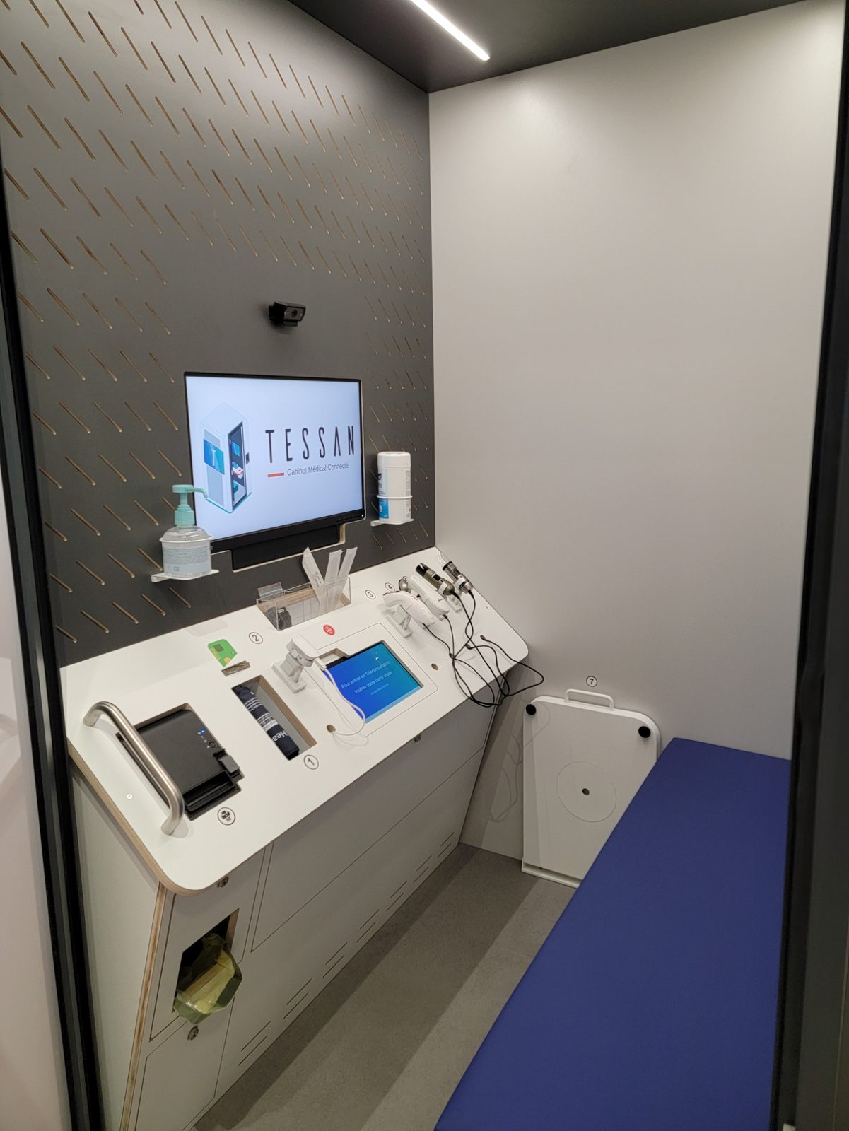 Intérieur de la cabine de téléconsultation